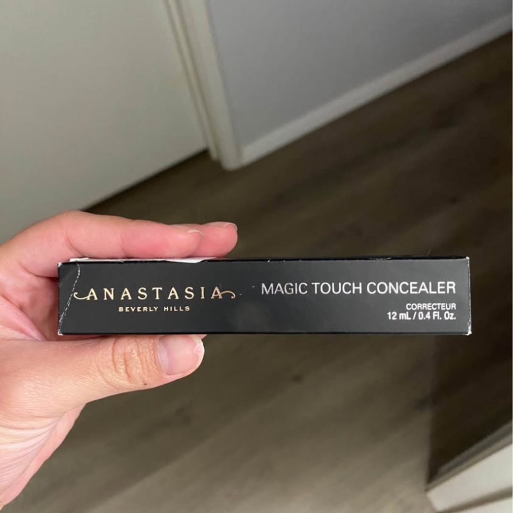 Anastasia Beverly Hills Magic Touch Concealer in Black